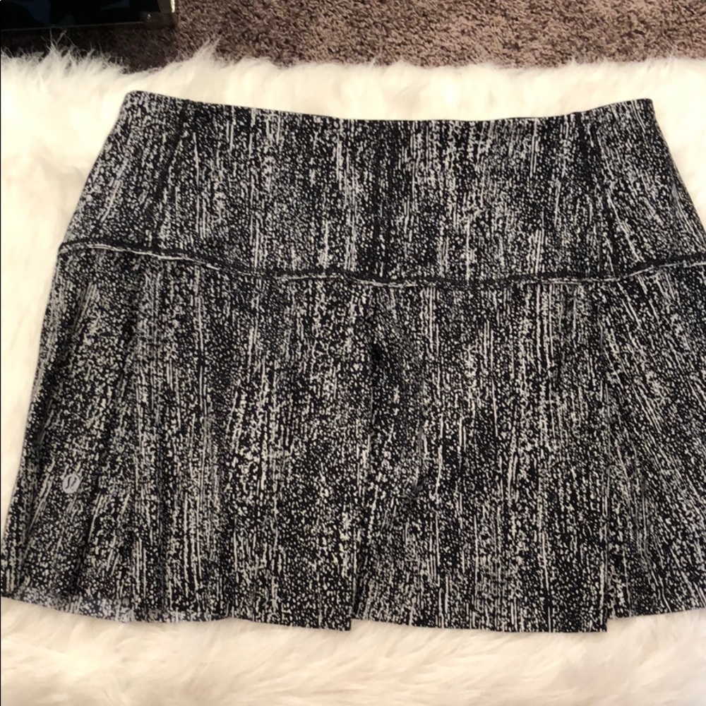 Black/White Lululemon Skirt w/ shorts attached